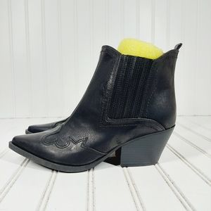 New Indigo Rd. Leather Pointed Toe Block Heel Cowboy Booties i613